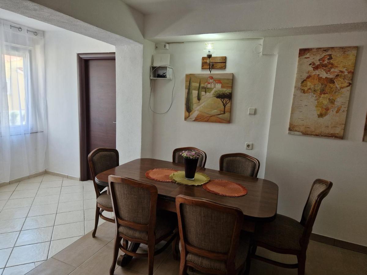 Apartmani Sidro Senj سينج الغرفة الصورة